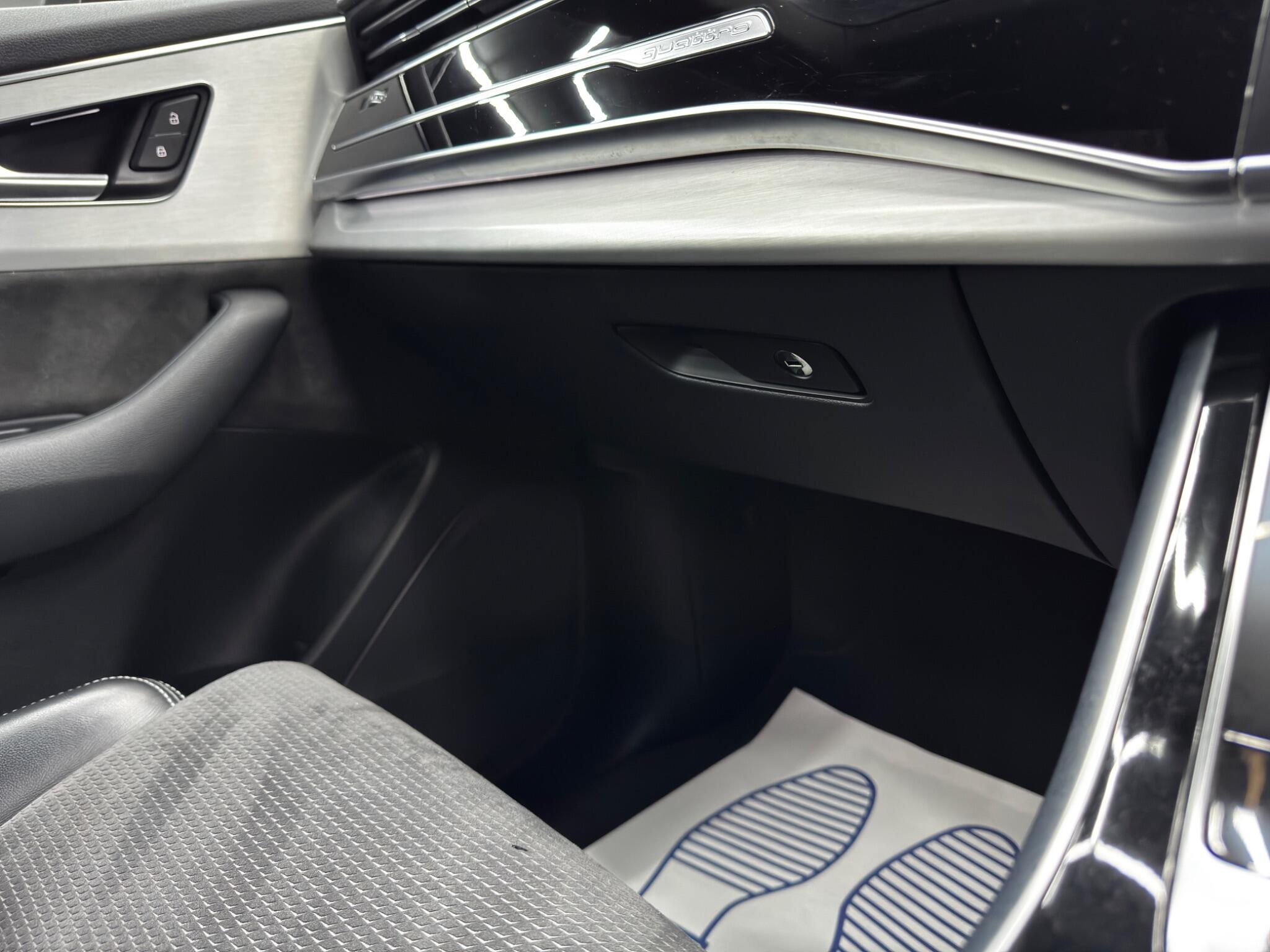 Audi Q8 view 38