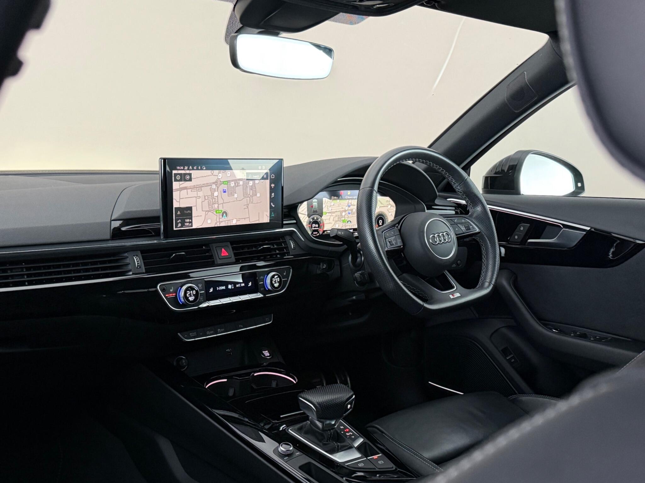 Audi A4 view 4
