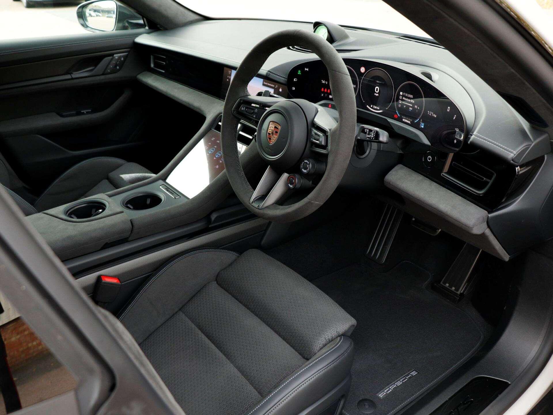Porsche Taycan view 10
