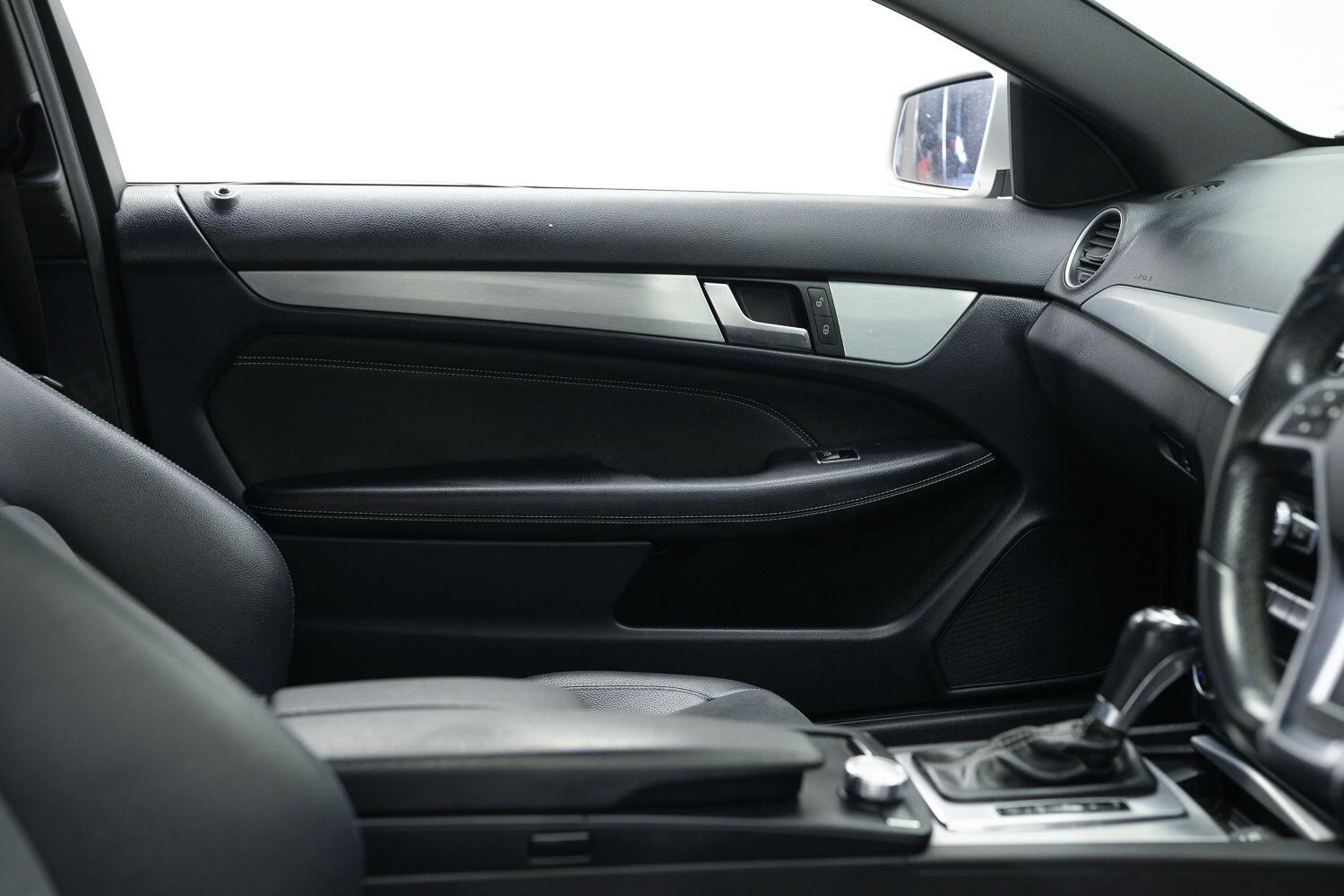 Mercedes-Benz C Class view 16