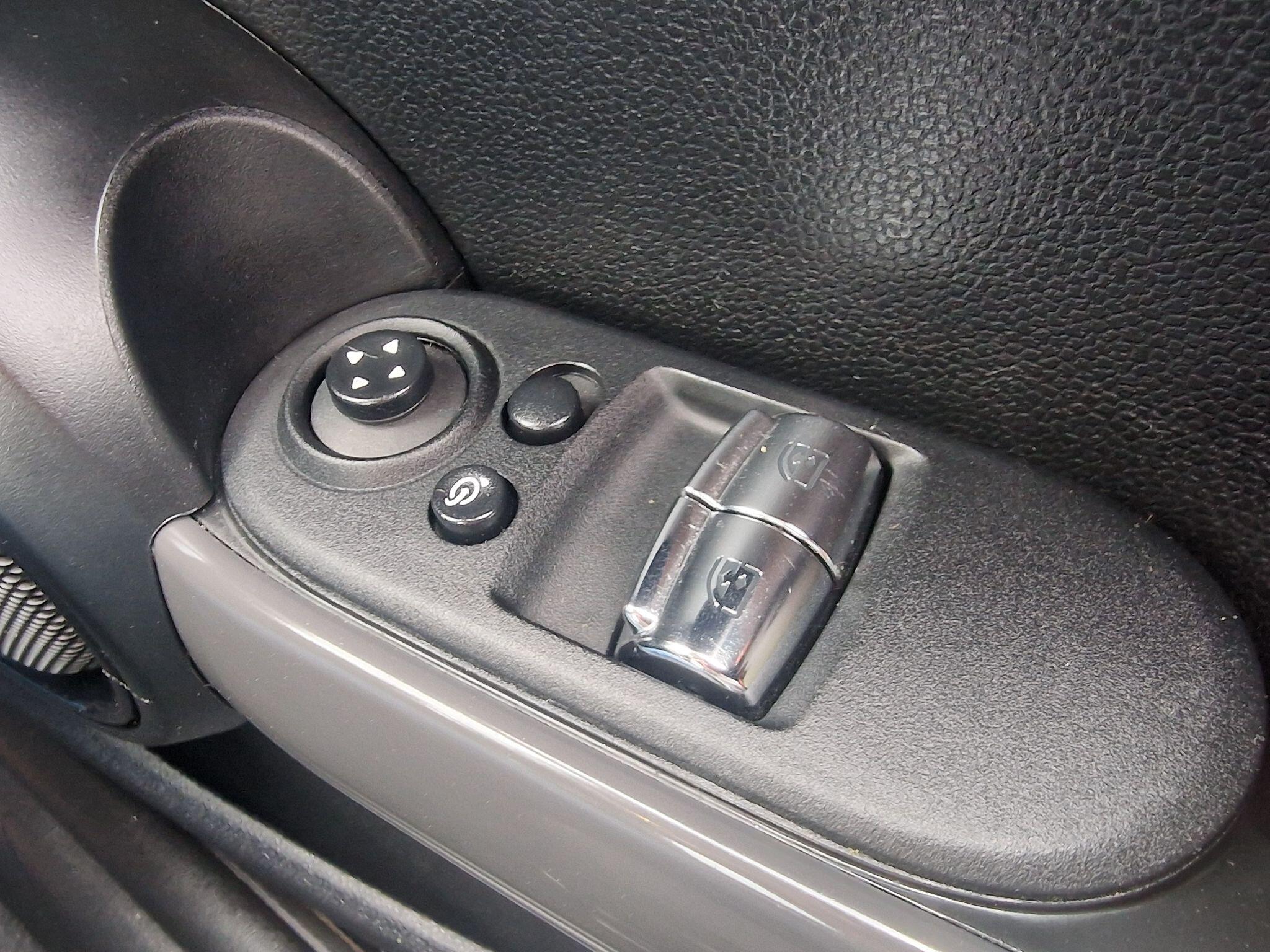 MINI Hatch view 52