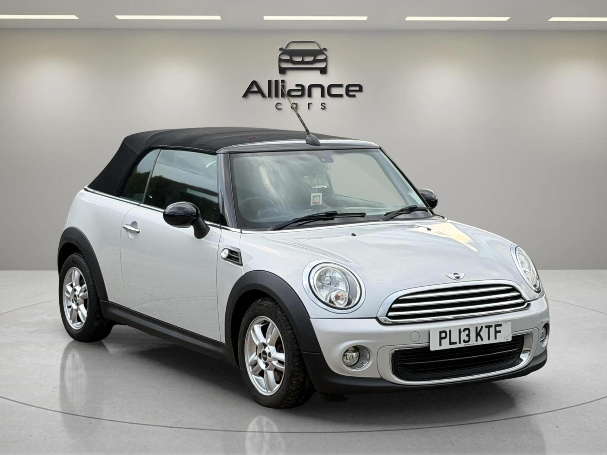 Mini Convertible view 59