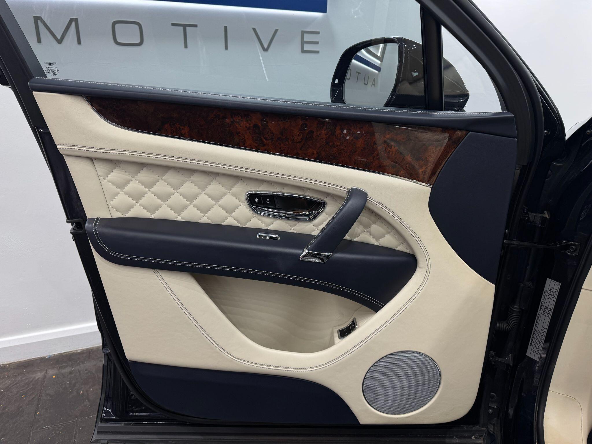 Bentley Bentayga view 51