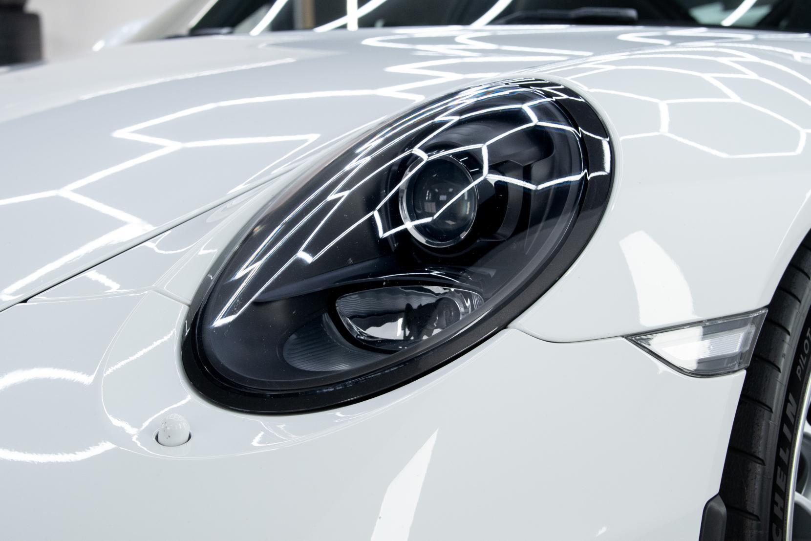 Porsche 911 view 23