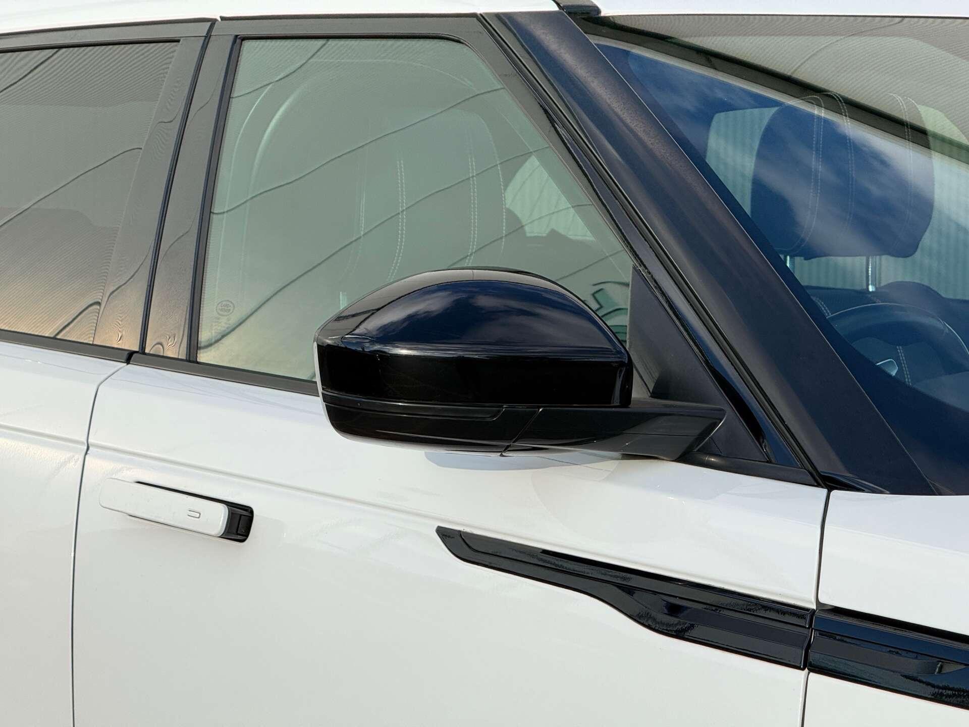 Land Rover Range Rover Velar view 13