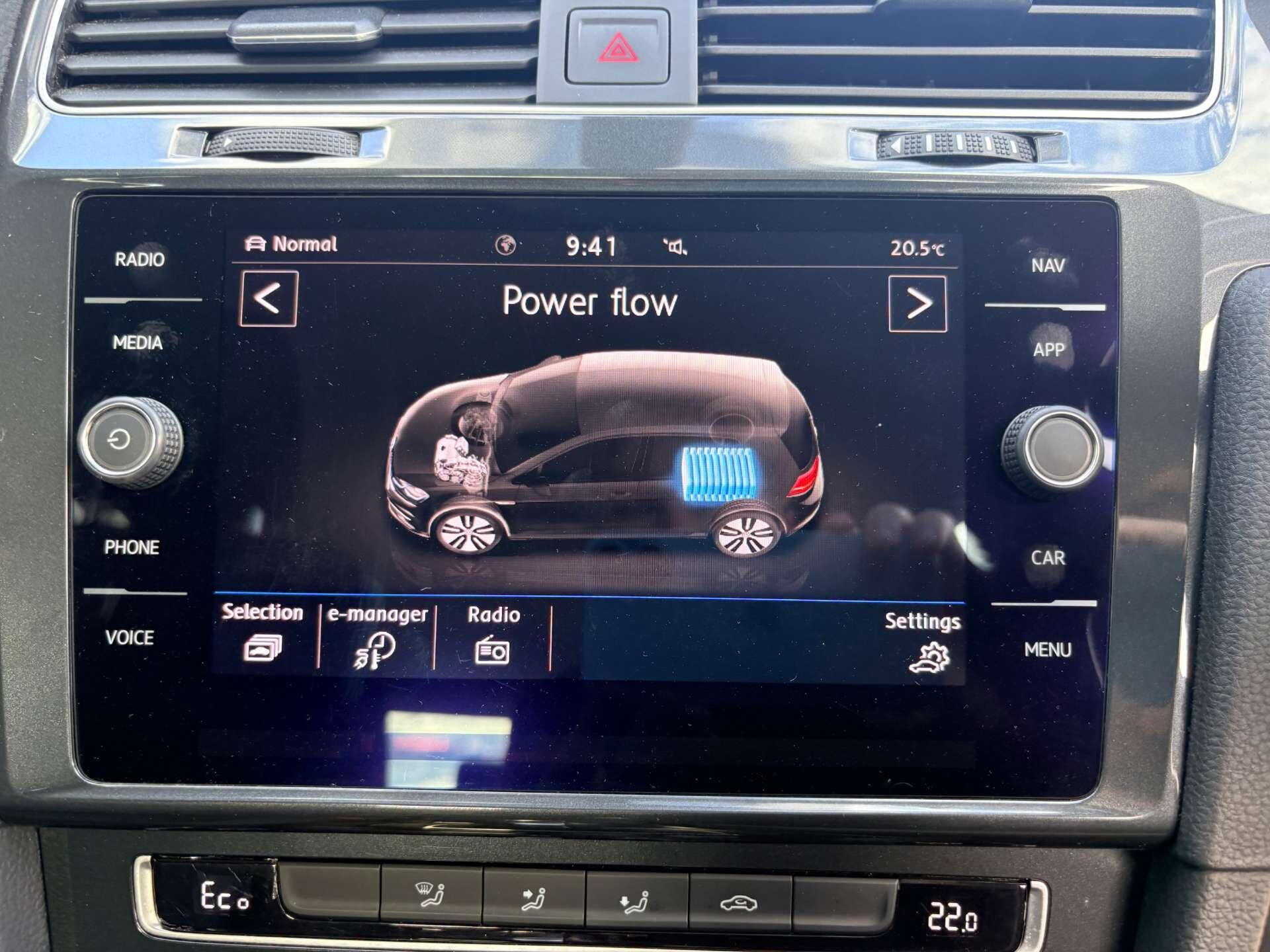 Volkswagen e-Golf view 18