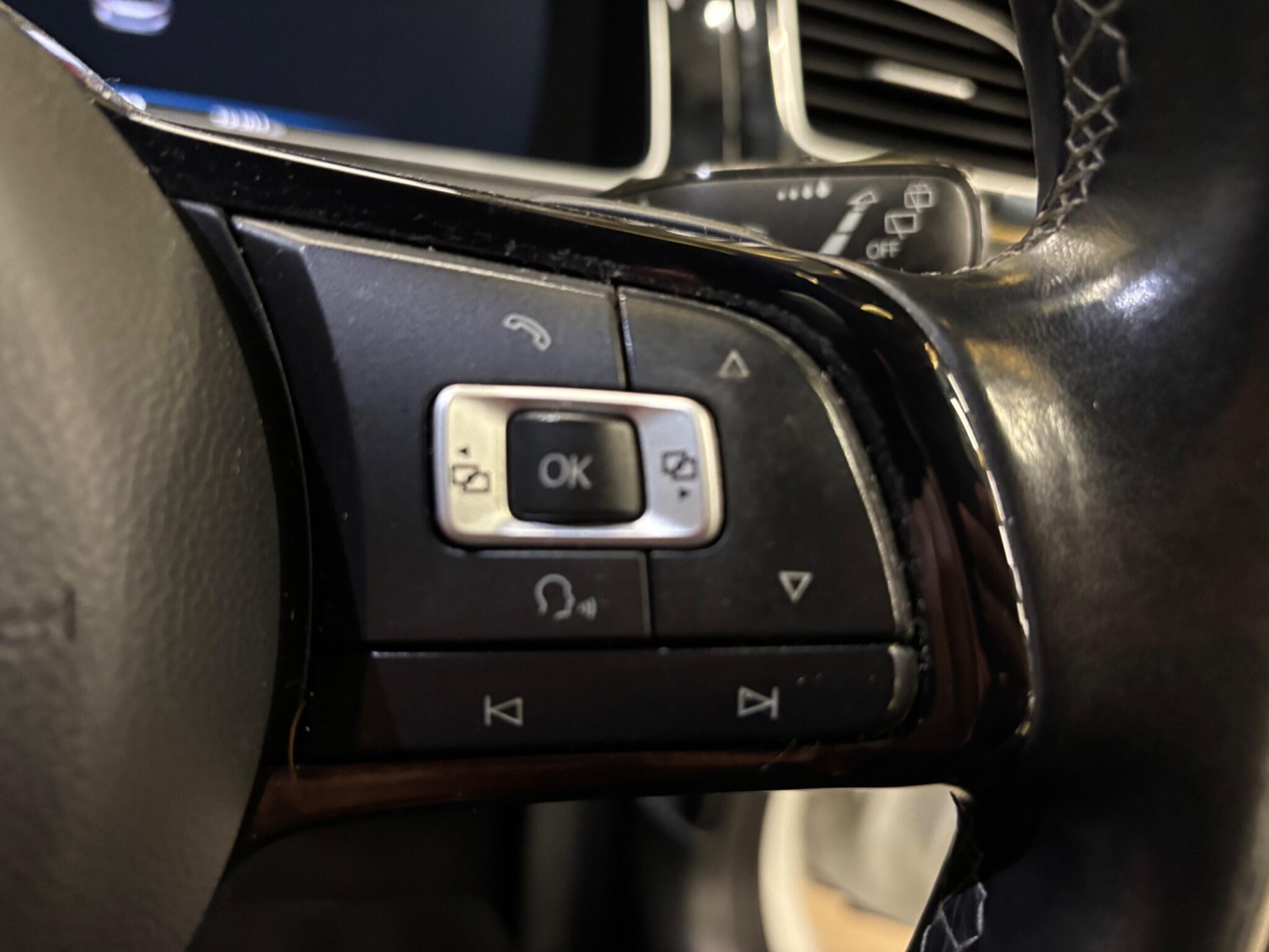 Volkswagen Golf view 9