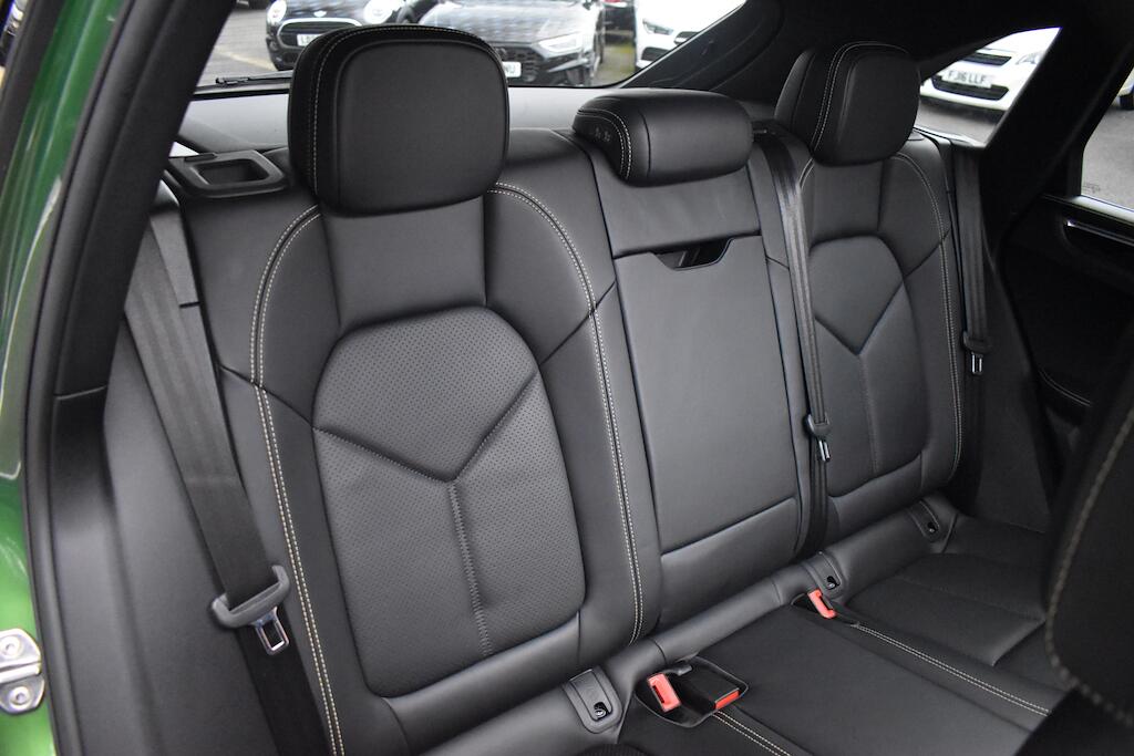 Porsche Macan view 40