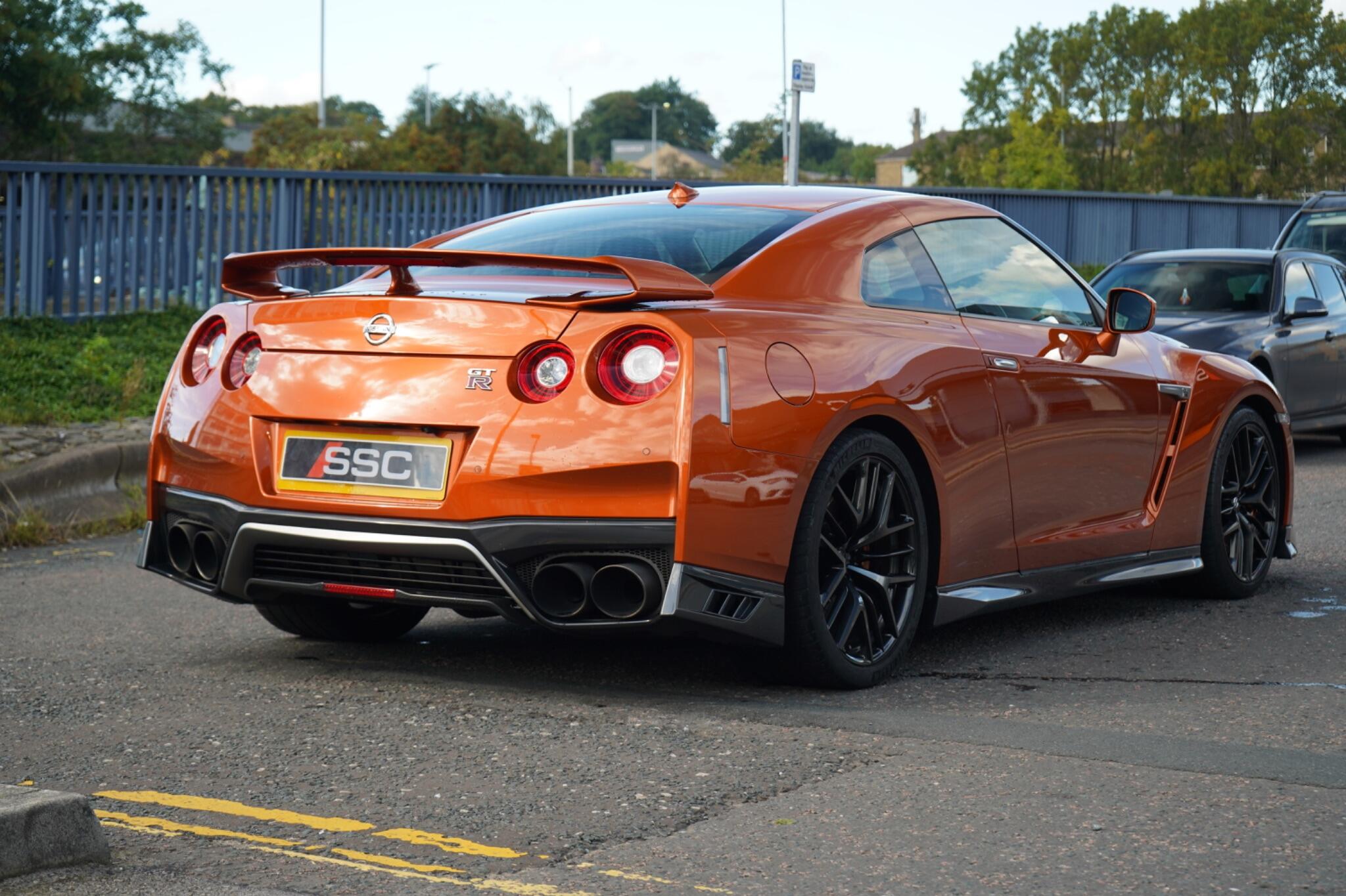 Nissan GT-R view 17
