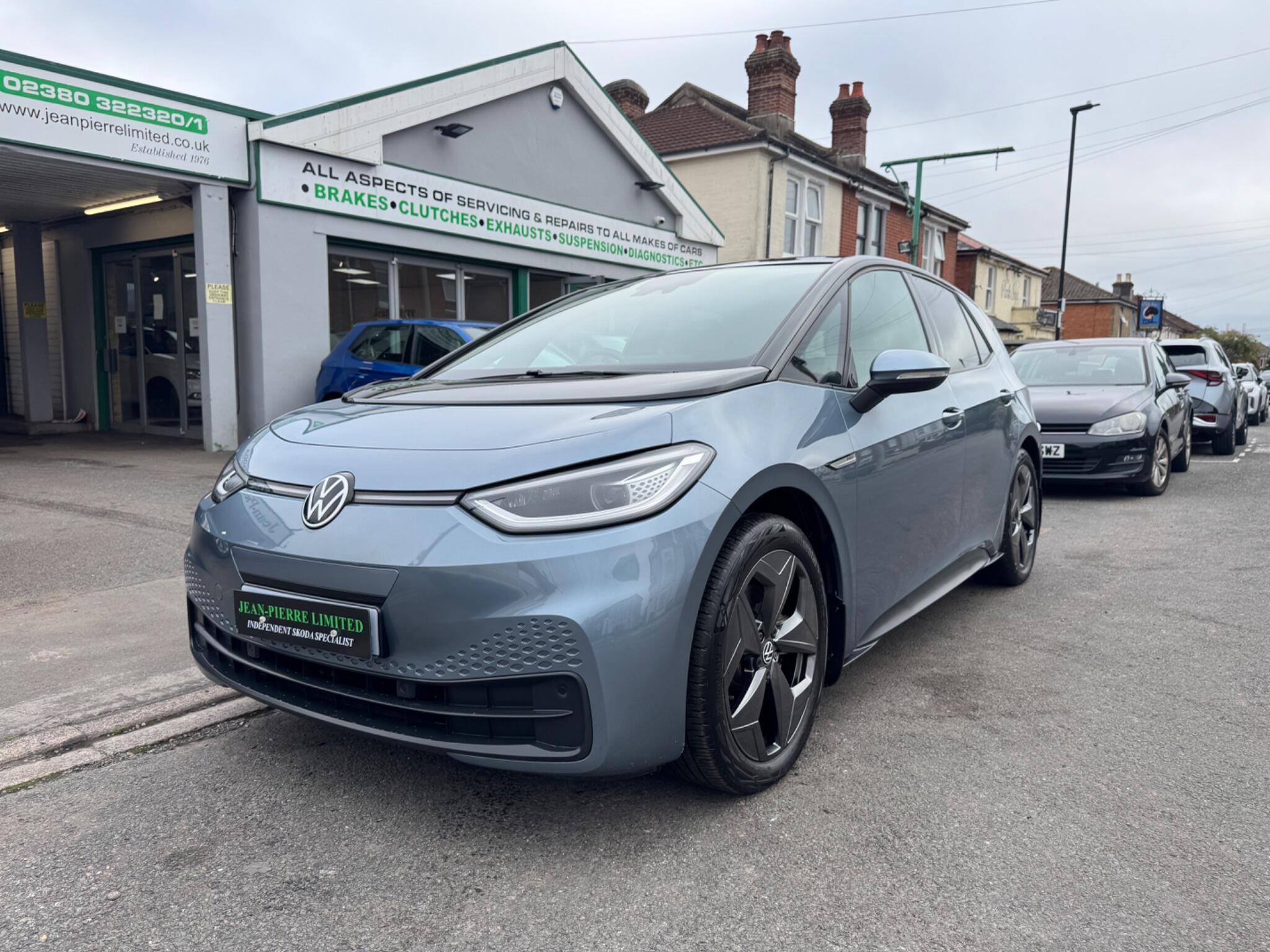 Volkswagen ID.3 view 5