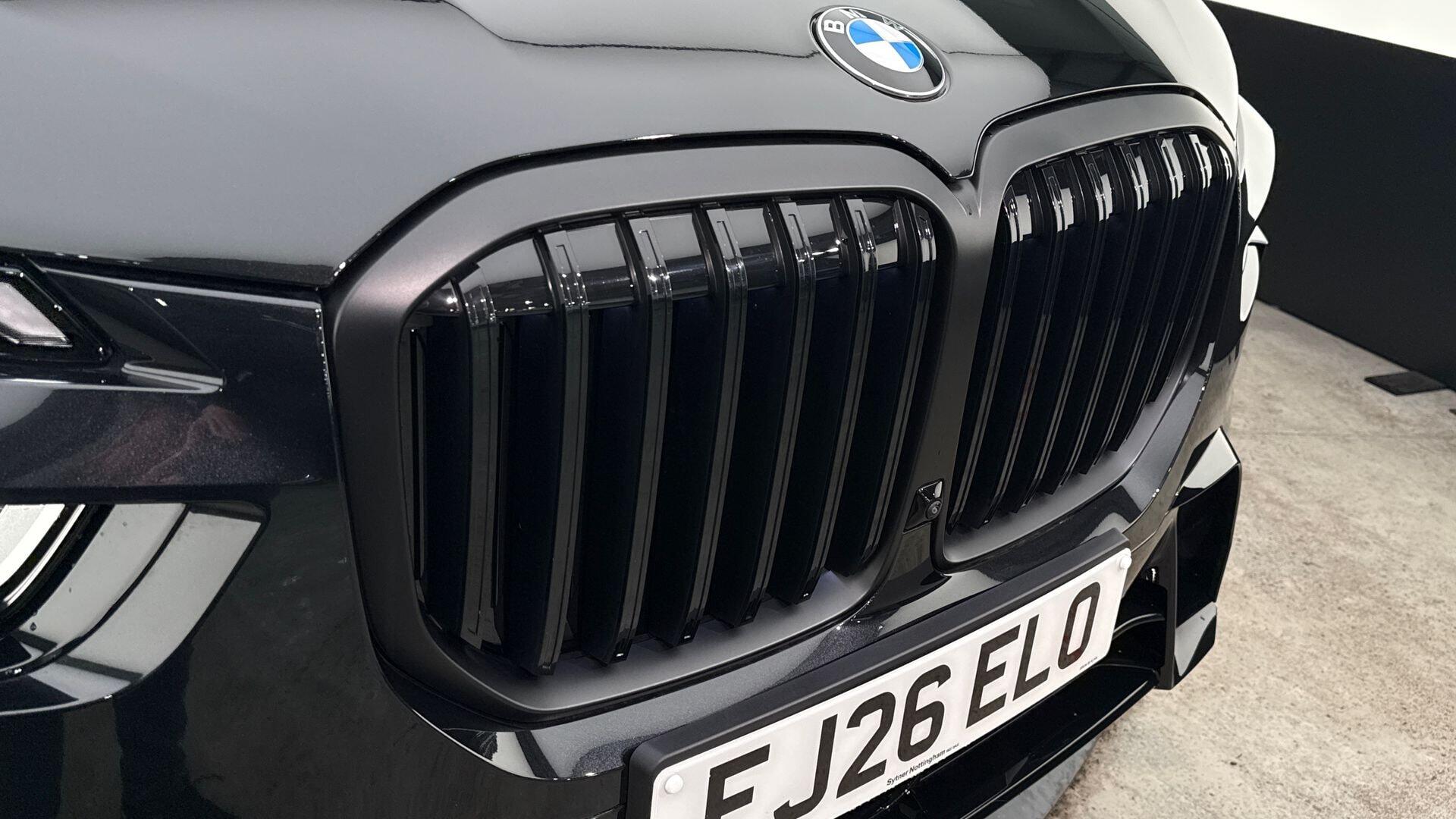 BMW X7 view 36