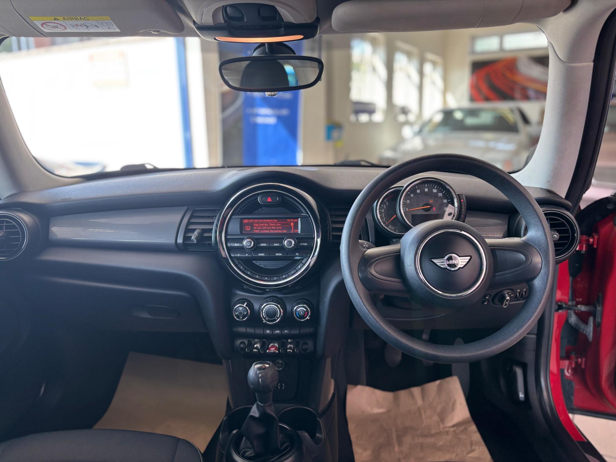 Mini Hatch view 9