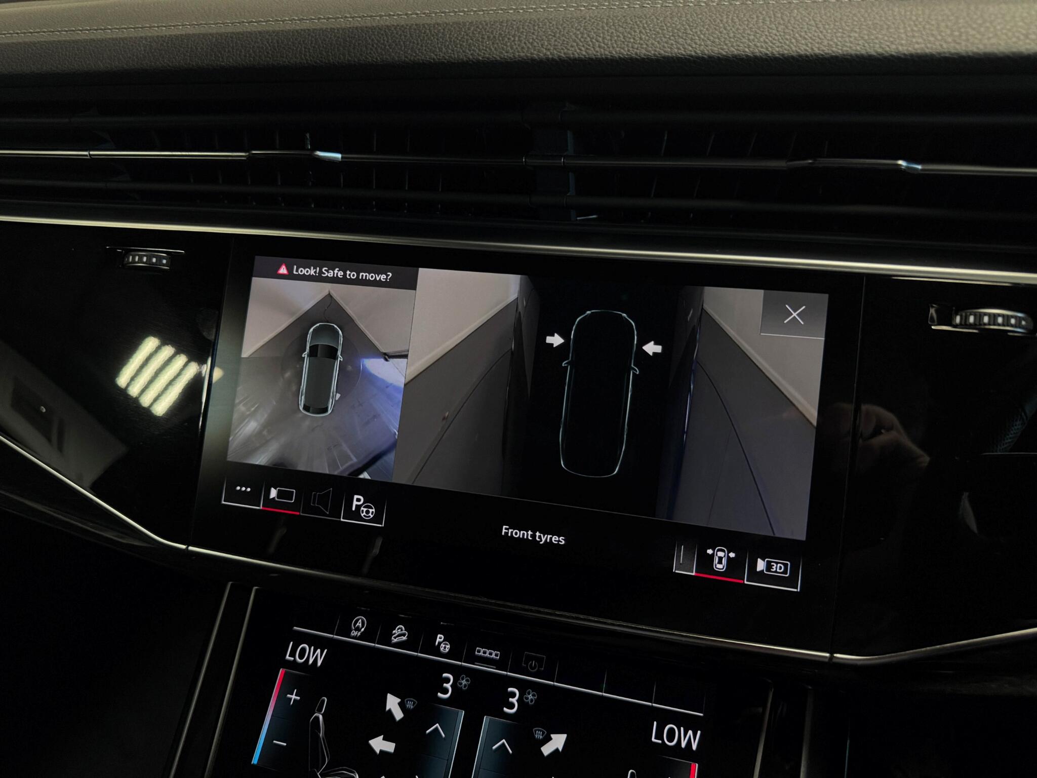 Audi Q8 view 43