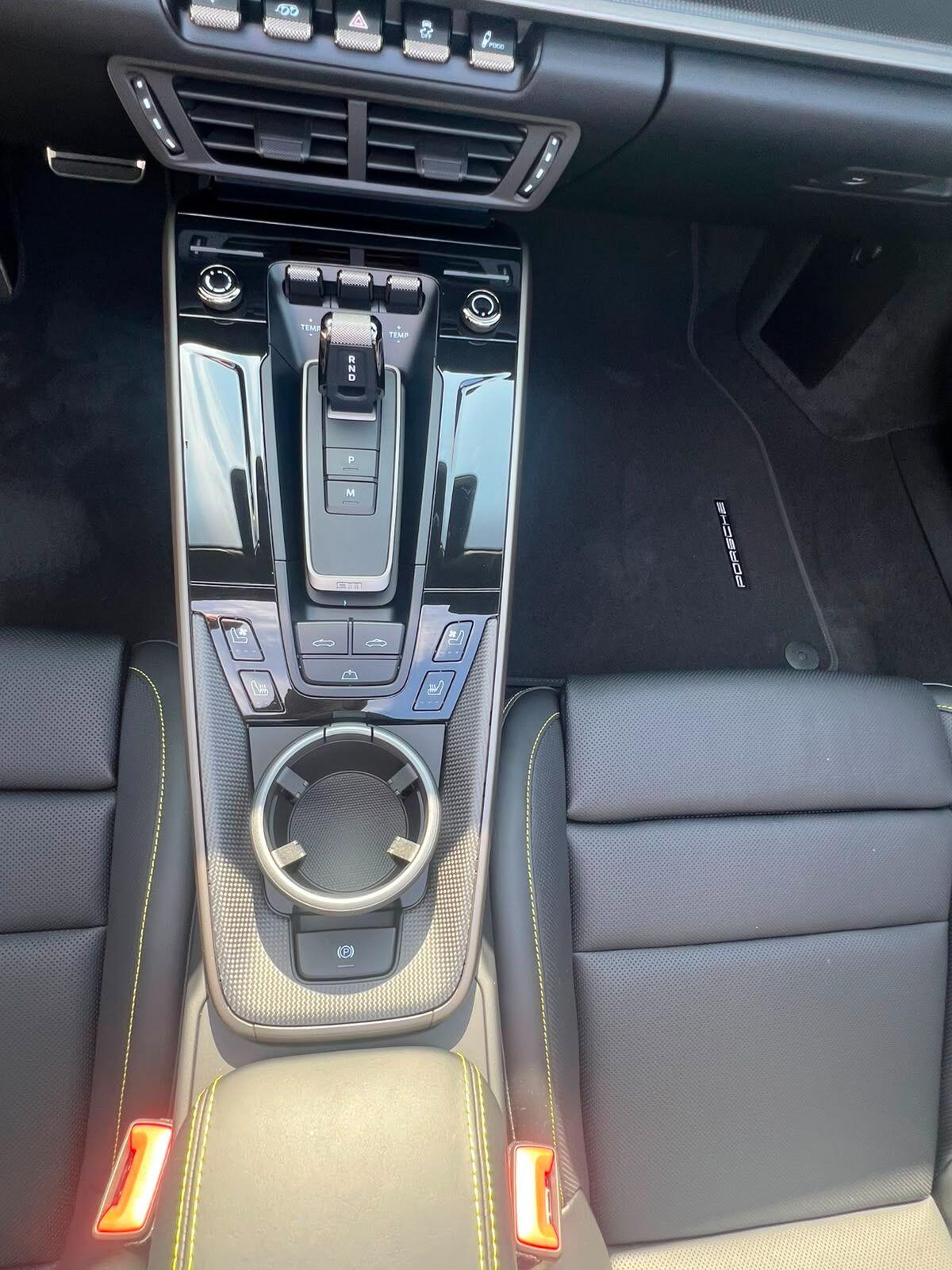 Porsche 911 view 18