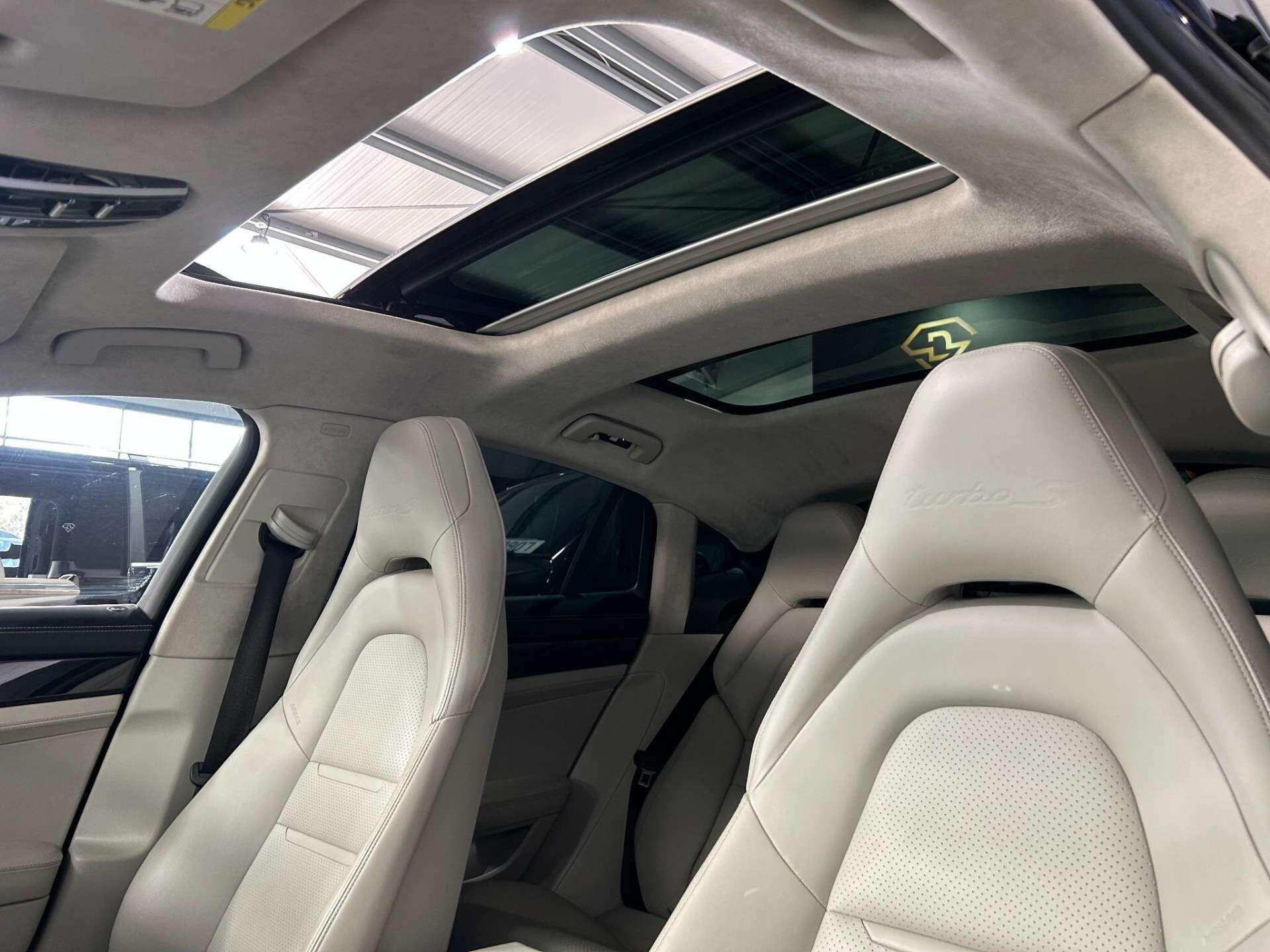 Porsche Panamera view 35