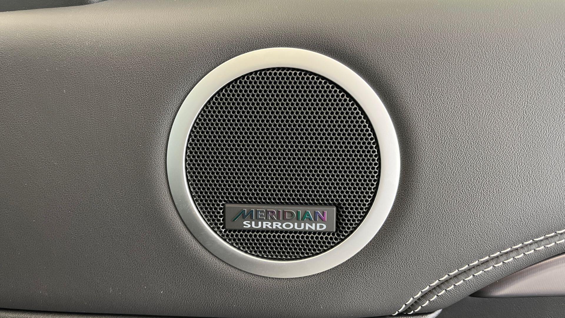 Land Rover Discovery view 24