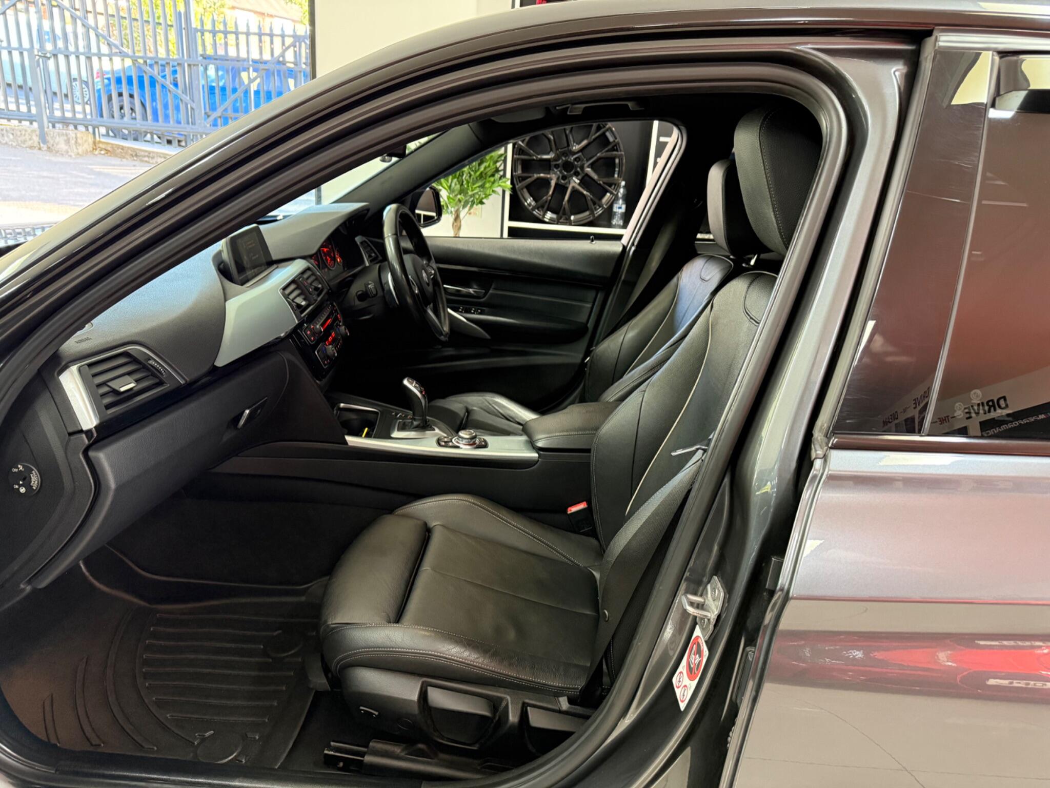 BMW 3 Series view 27