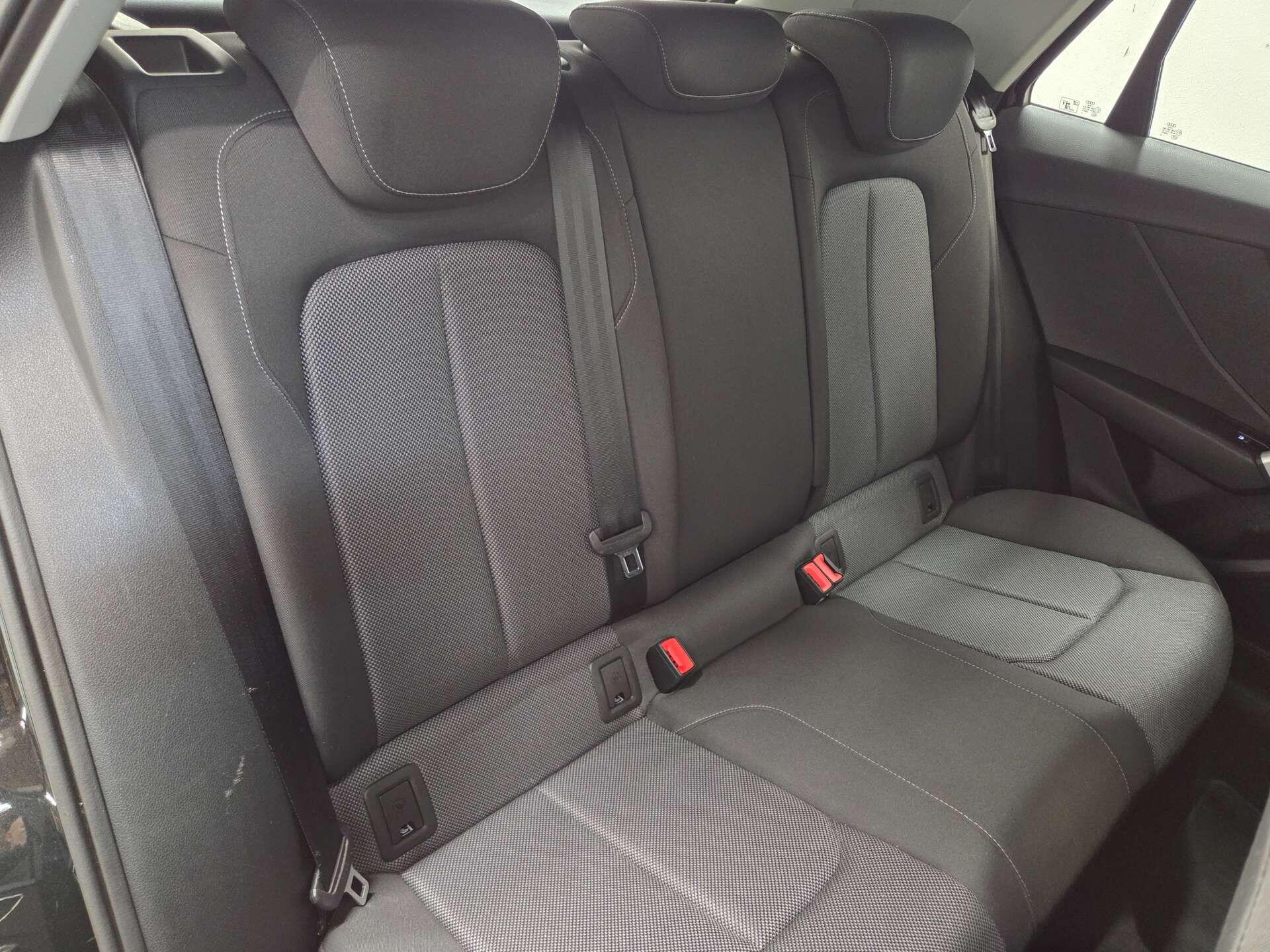 Audi Q2 view 25