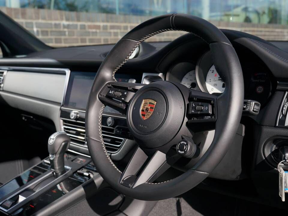 Porsche Macan view 6