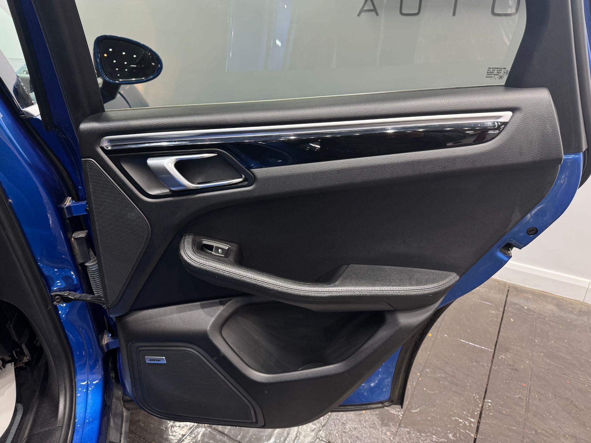 Porsche Macan view 55