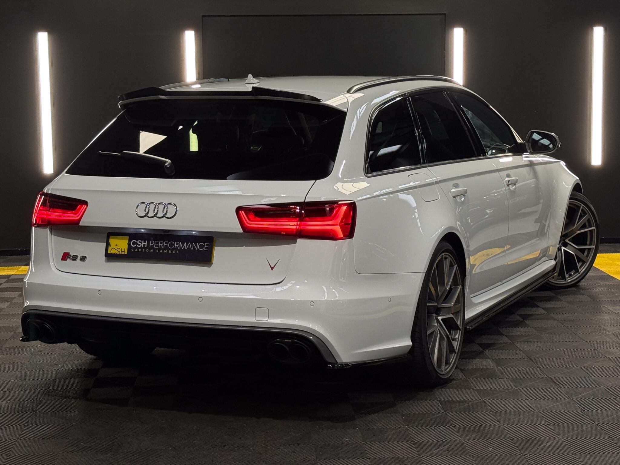 Audi RS6 Avant view 5