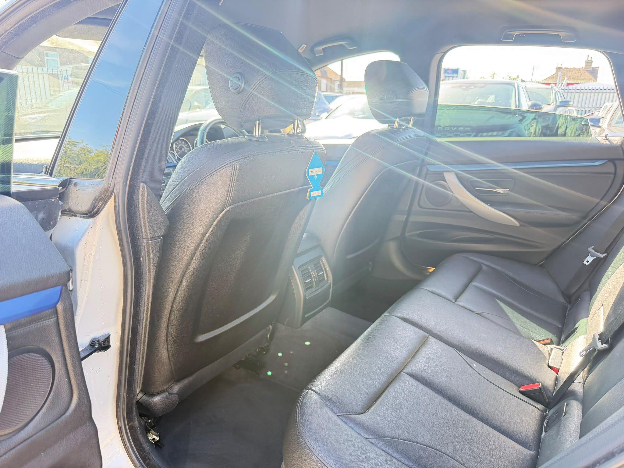 BMW 3 Series view 20