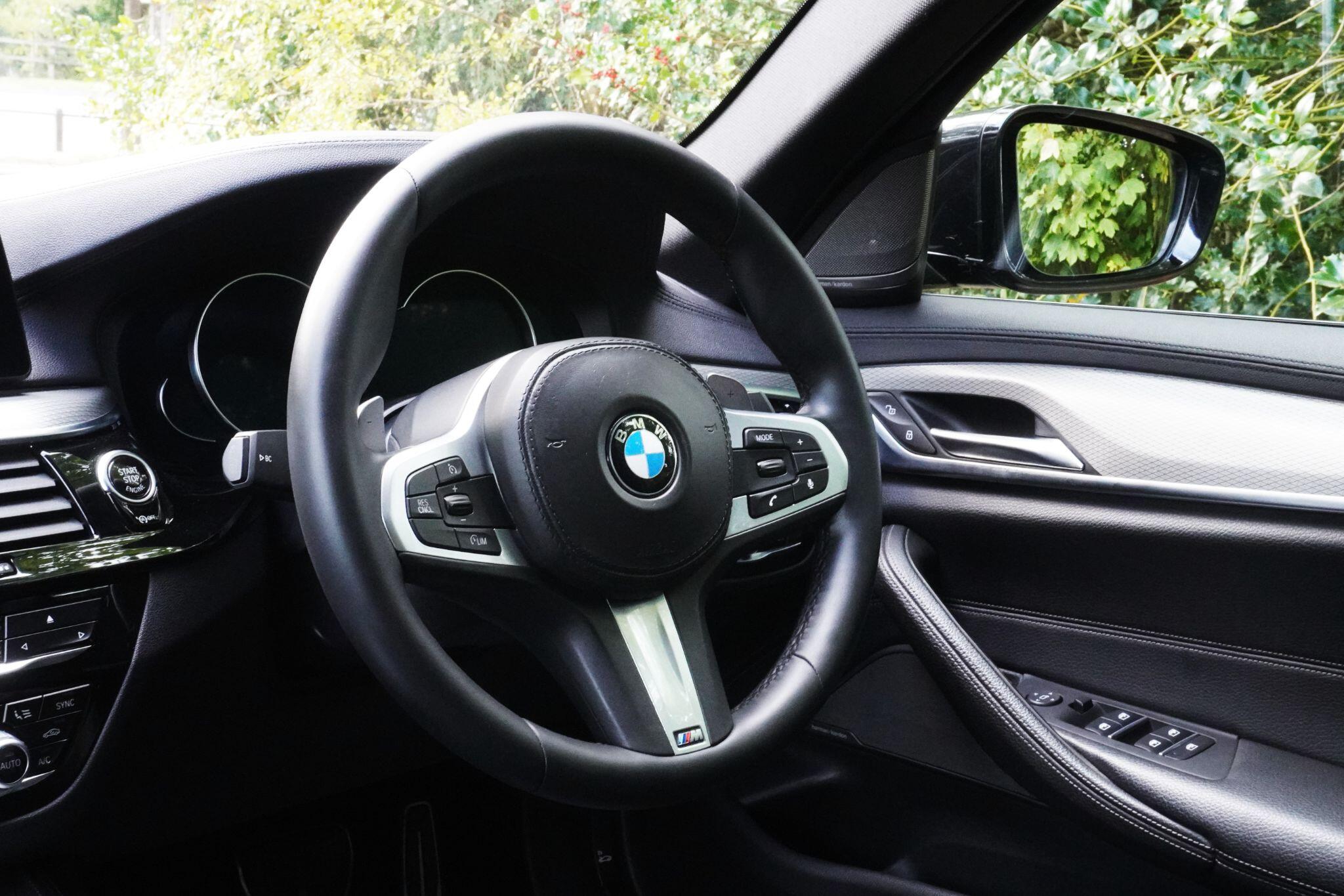 BMW 5 Series view 26