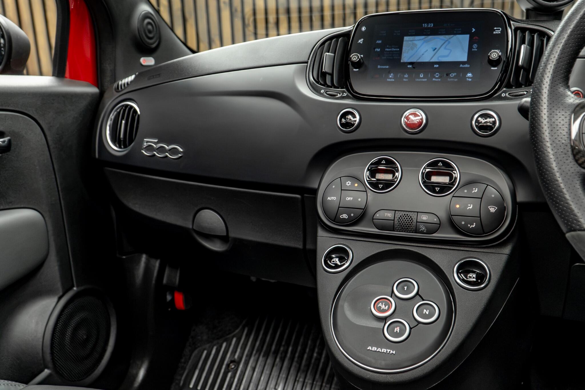 Abarth 695C view 26