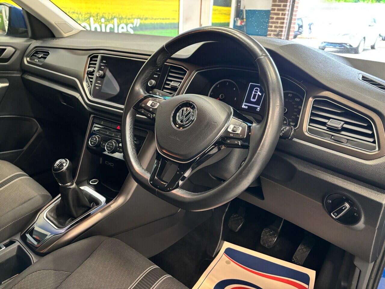 Volkswagen T-Roc view 13