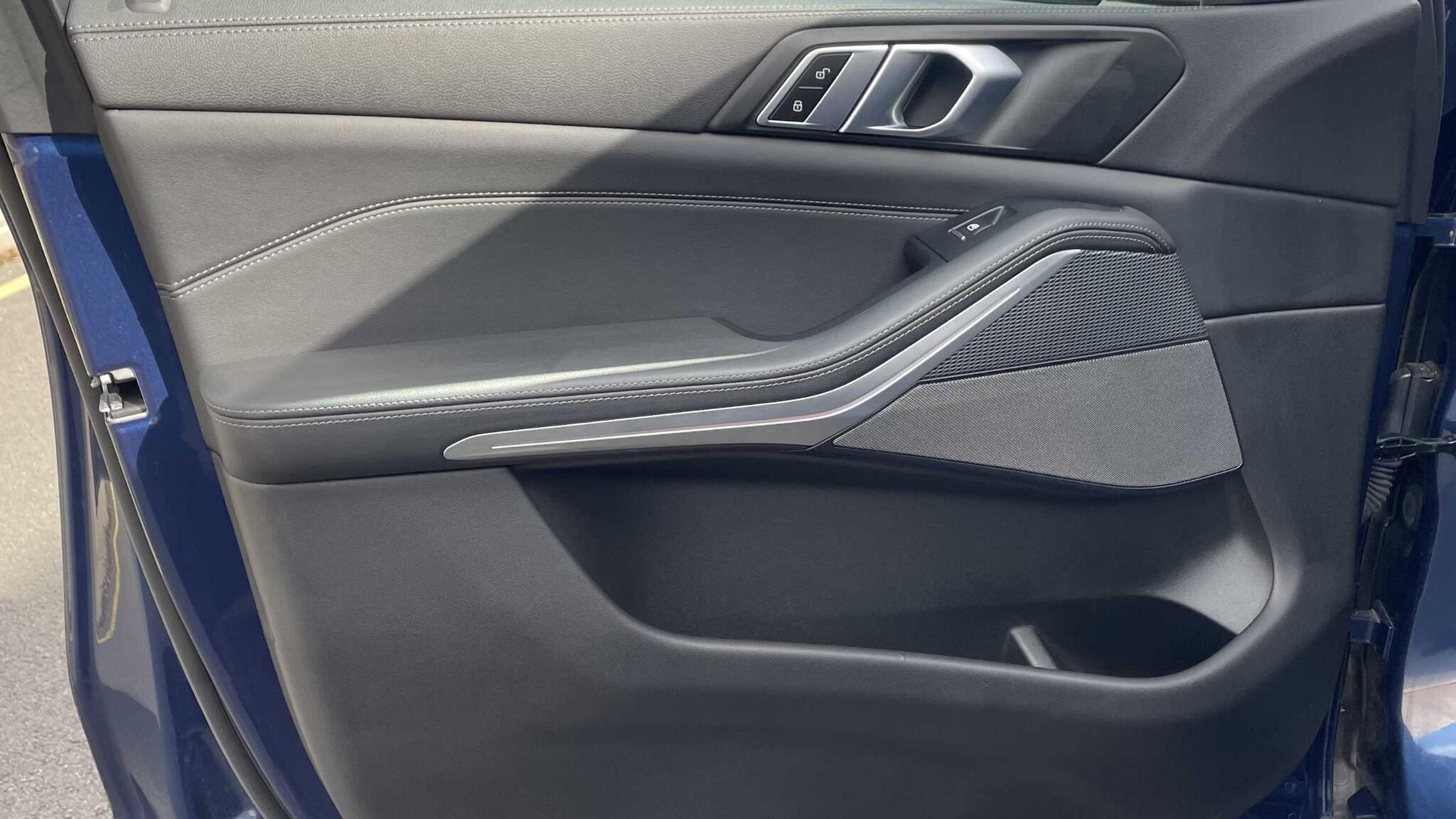 BMW X5 view 25