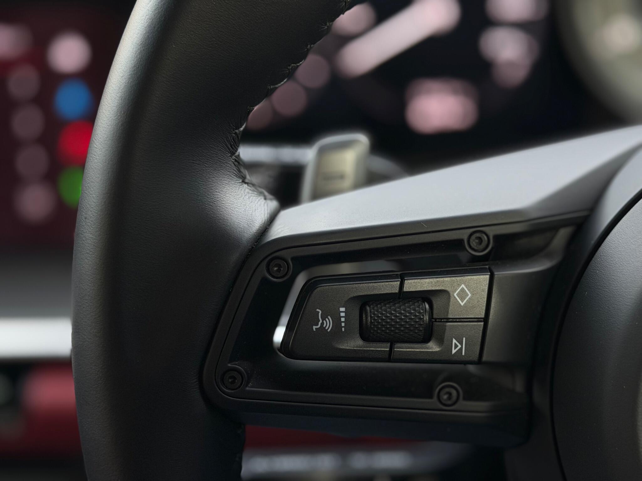 Porsche 911 view 39