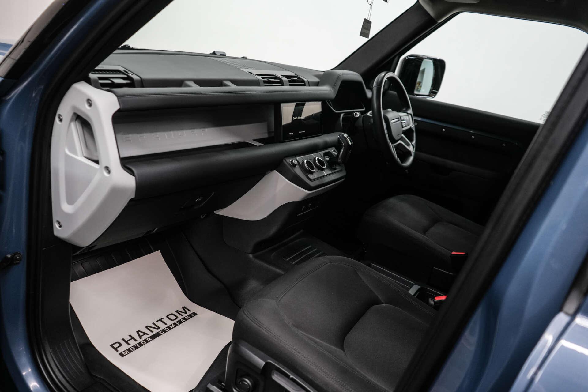 Land Rover Defender view 25