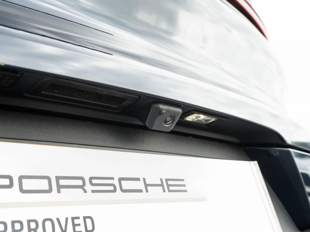Porsche Cayenne view 11