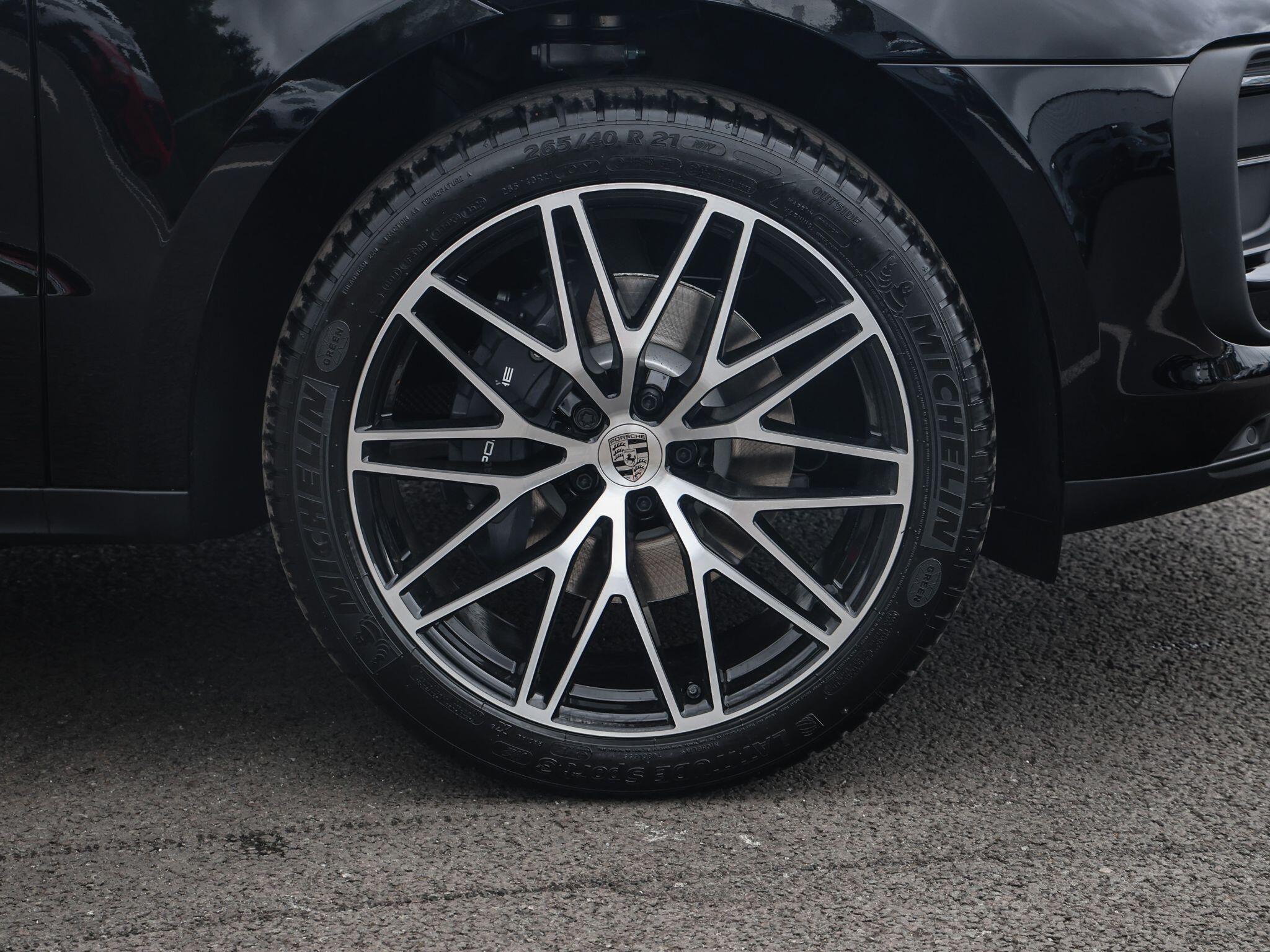 Porsche Macan view 36