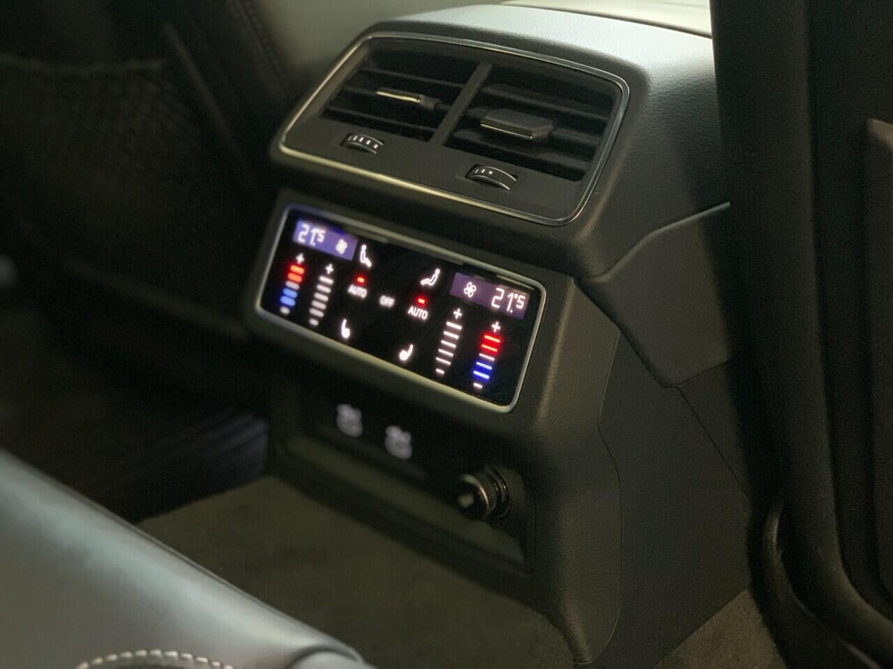 Audi S6 Avant view 25
