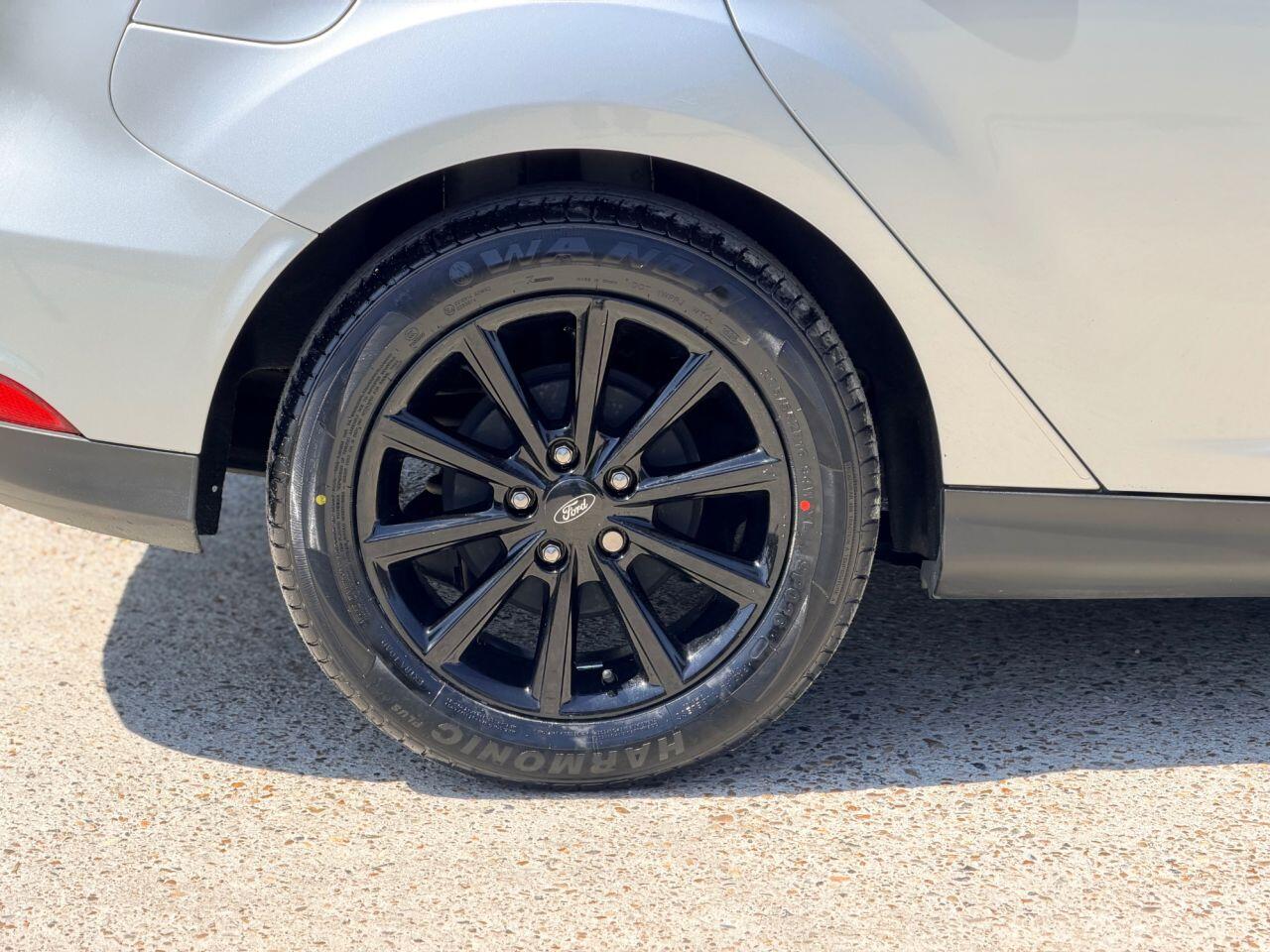 Ford Focus view 13