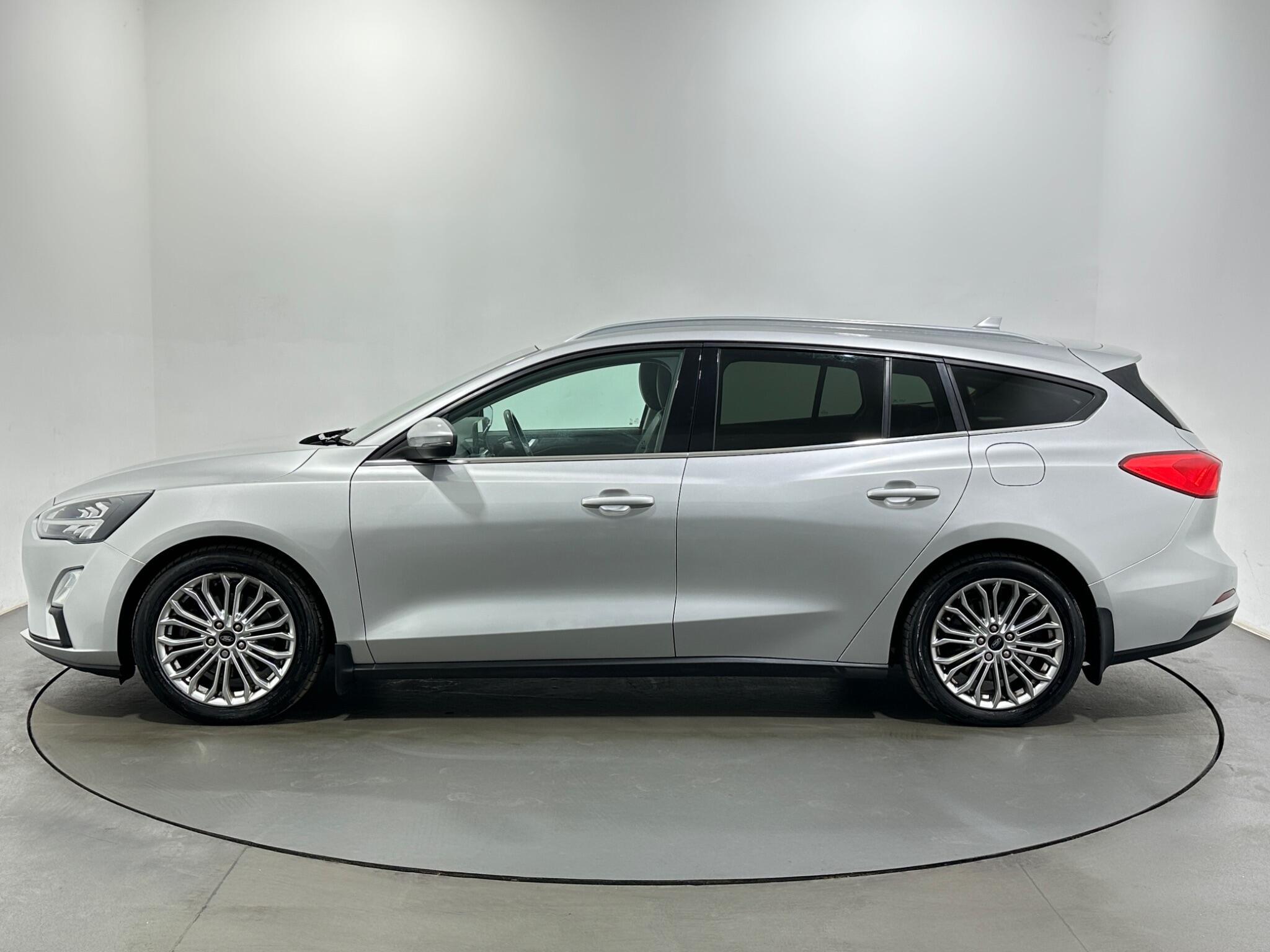 Ford Focus view 5