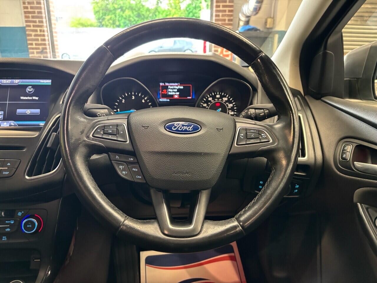 Ford Focus view 16