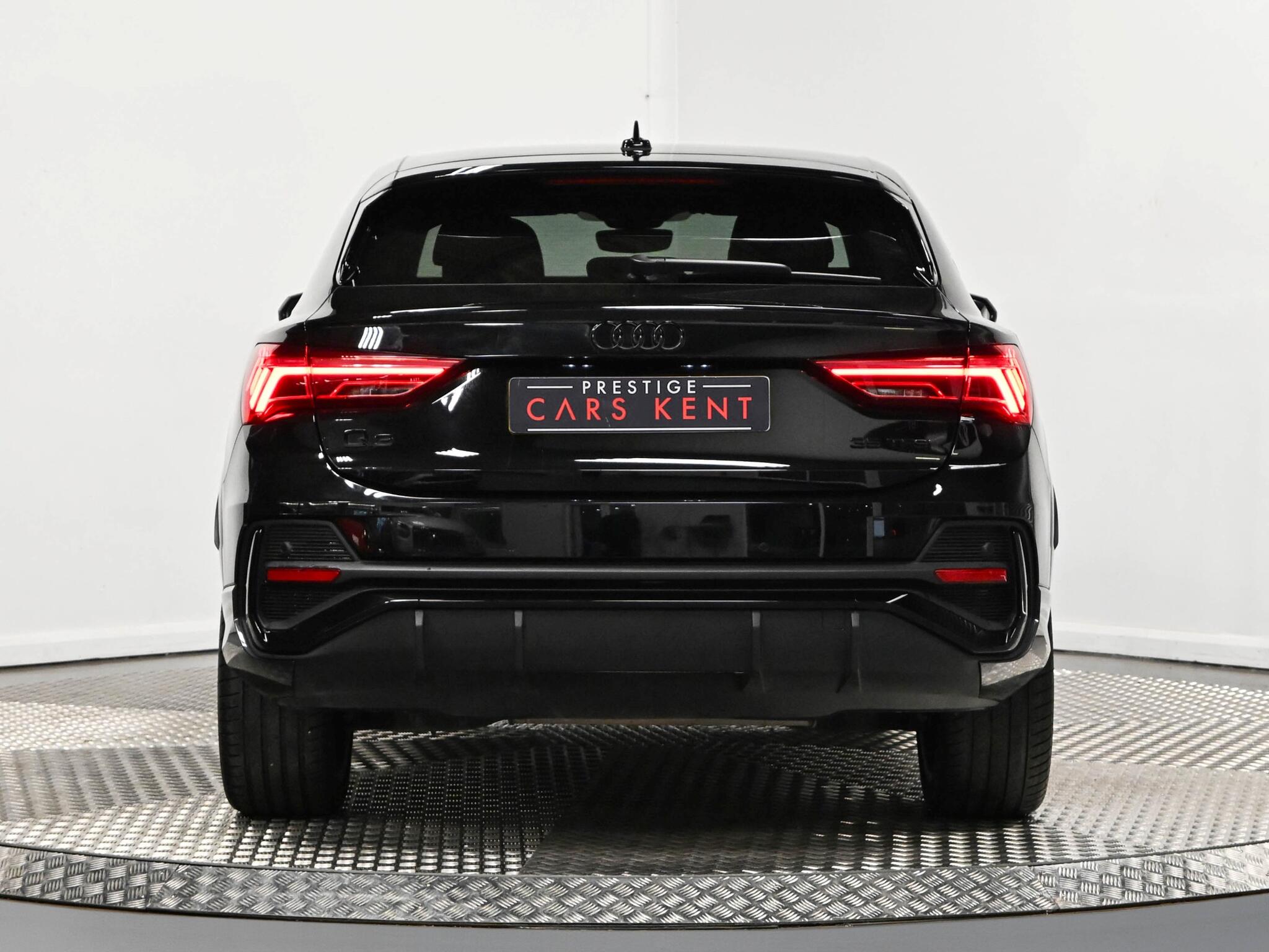 Audi Q3 view 6