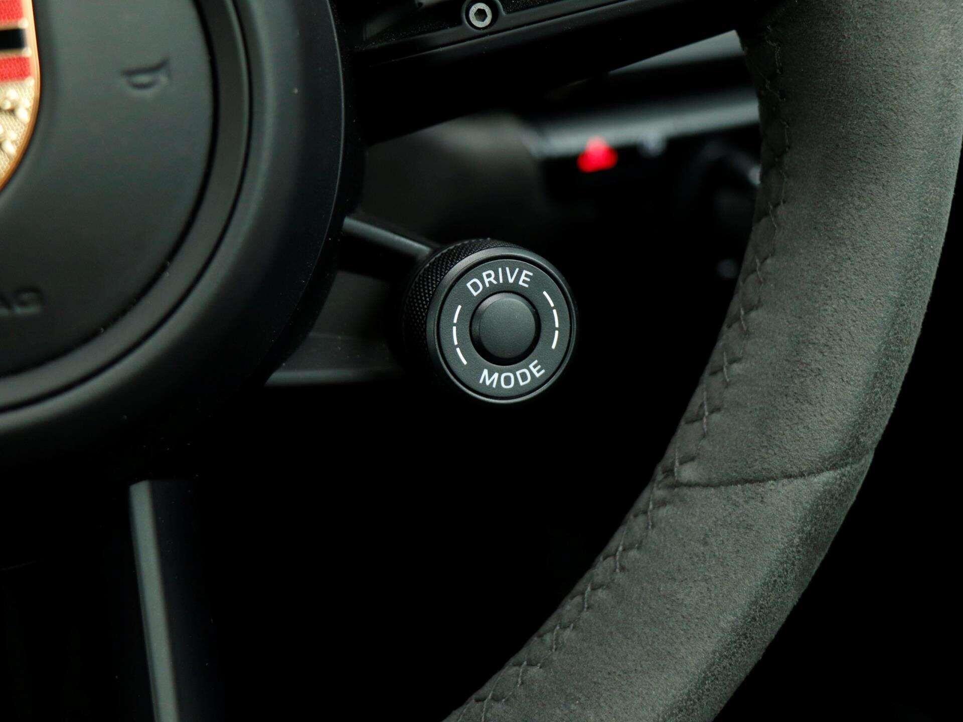 Porsche 911 view 20