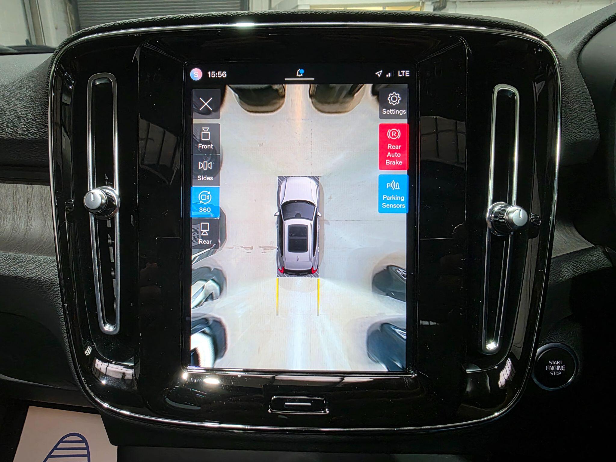 Volvo XC40 view 11