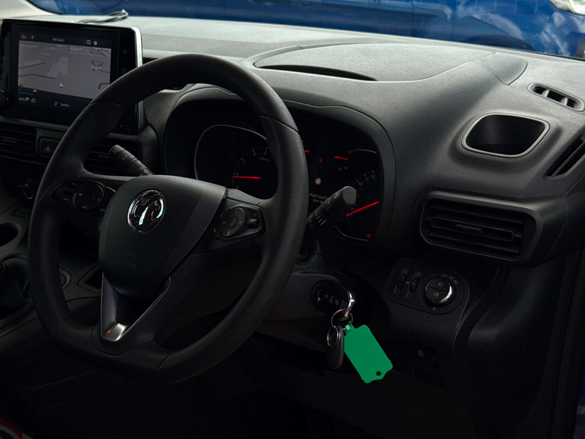 Vauxhall Combo Life view 50