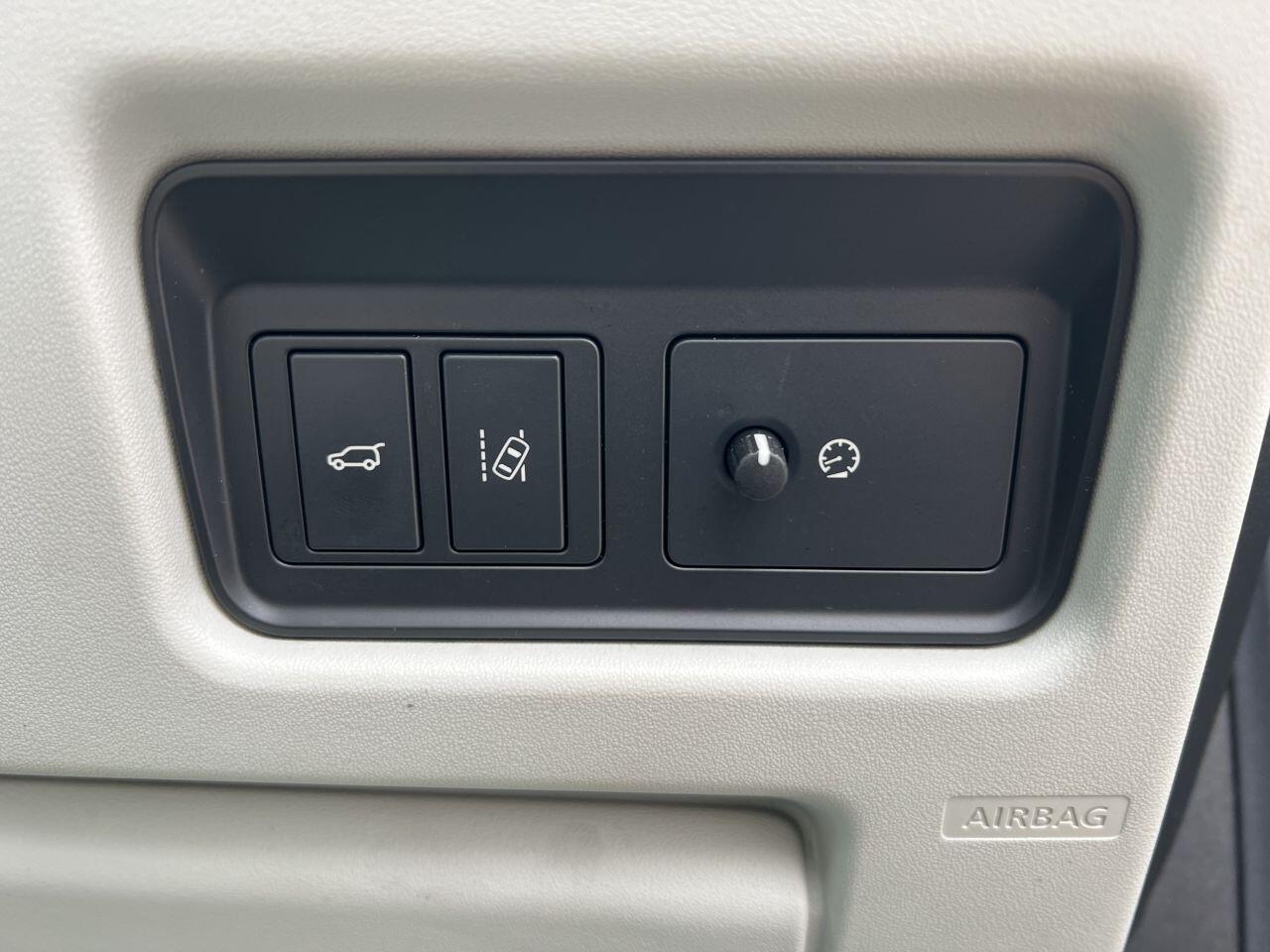Land Rover Discovery Sport view 61