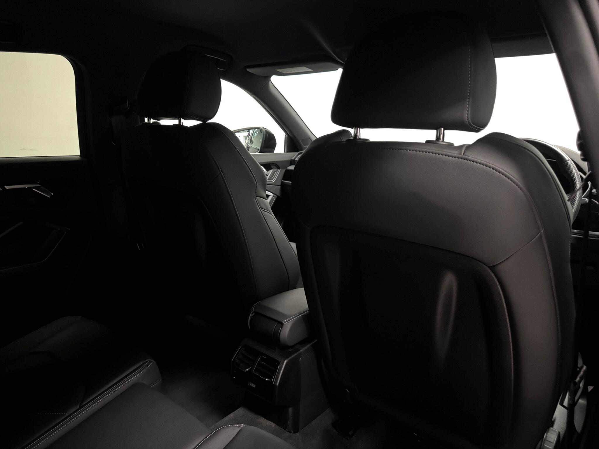 Audi Q3 view 22