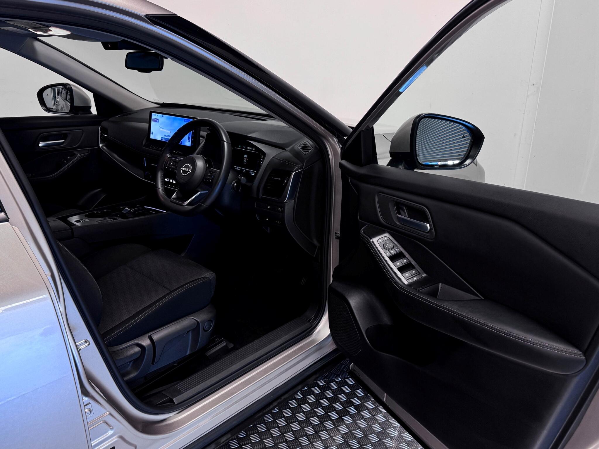 Nissan X-Trail view 18
