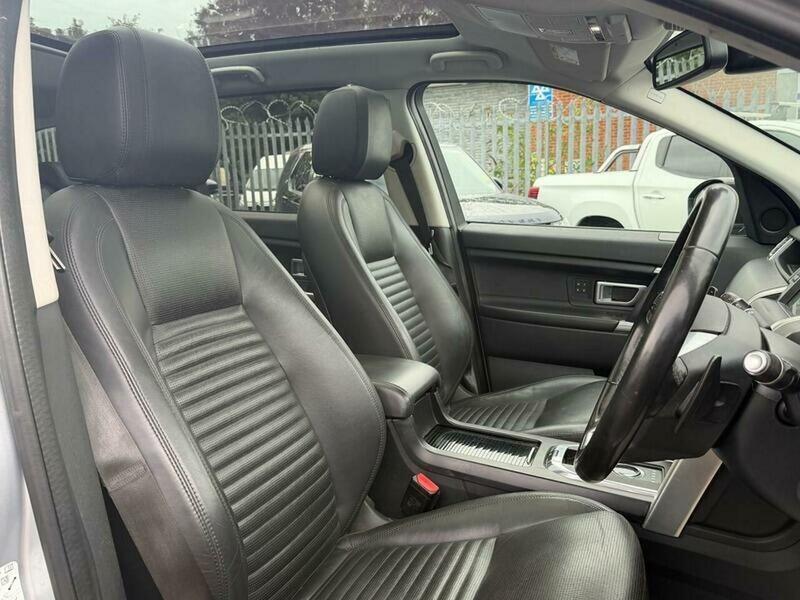 Land Rover Discovery Sport view 31