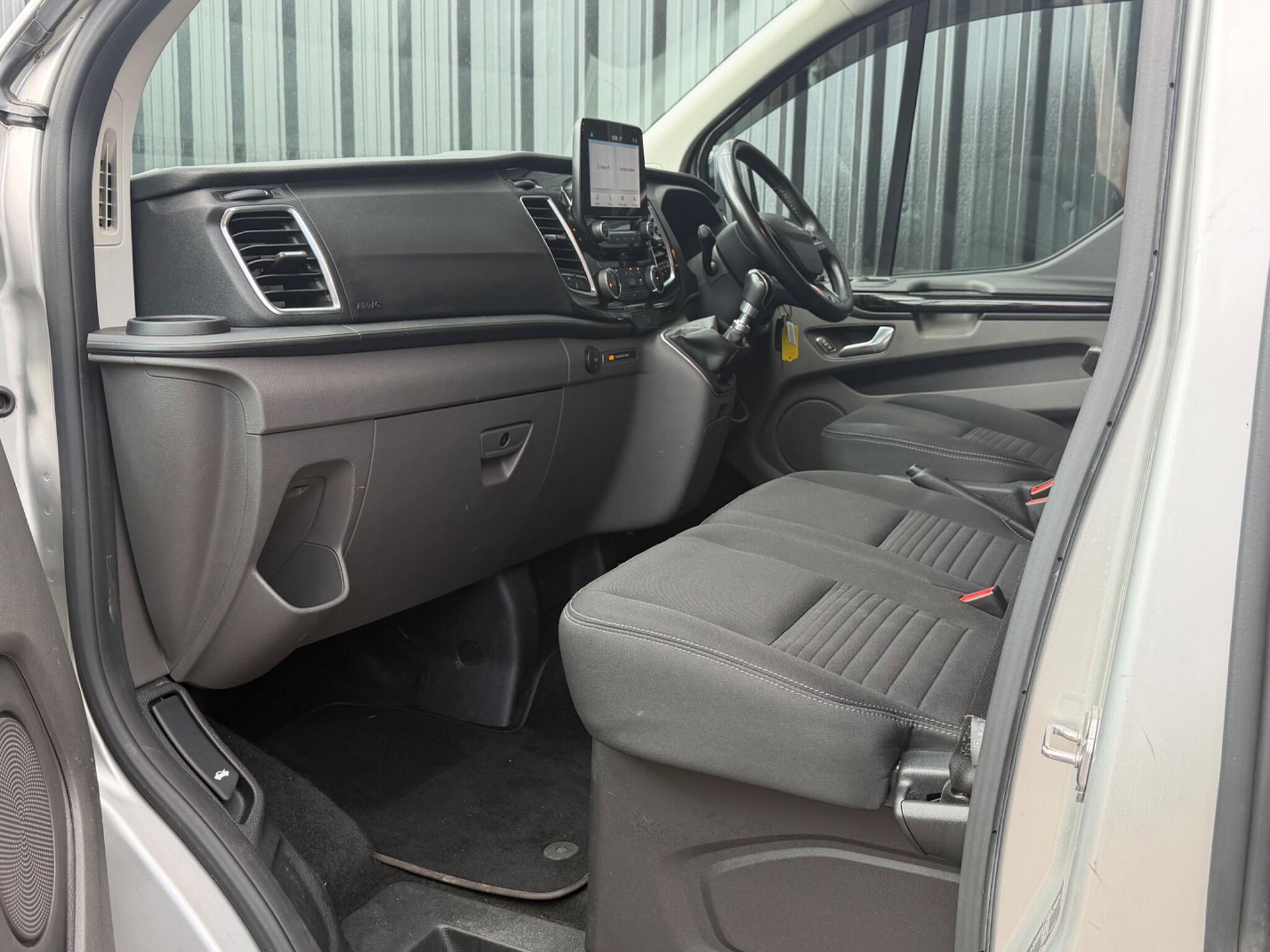 Ford Transit Custom view 28