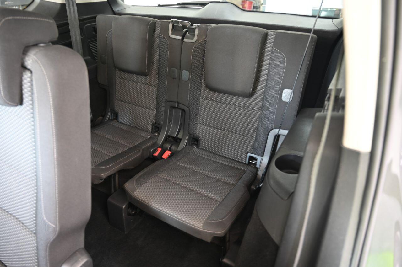 Volkswagen Touran view 18