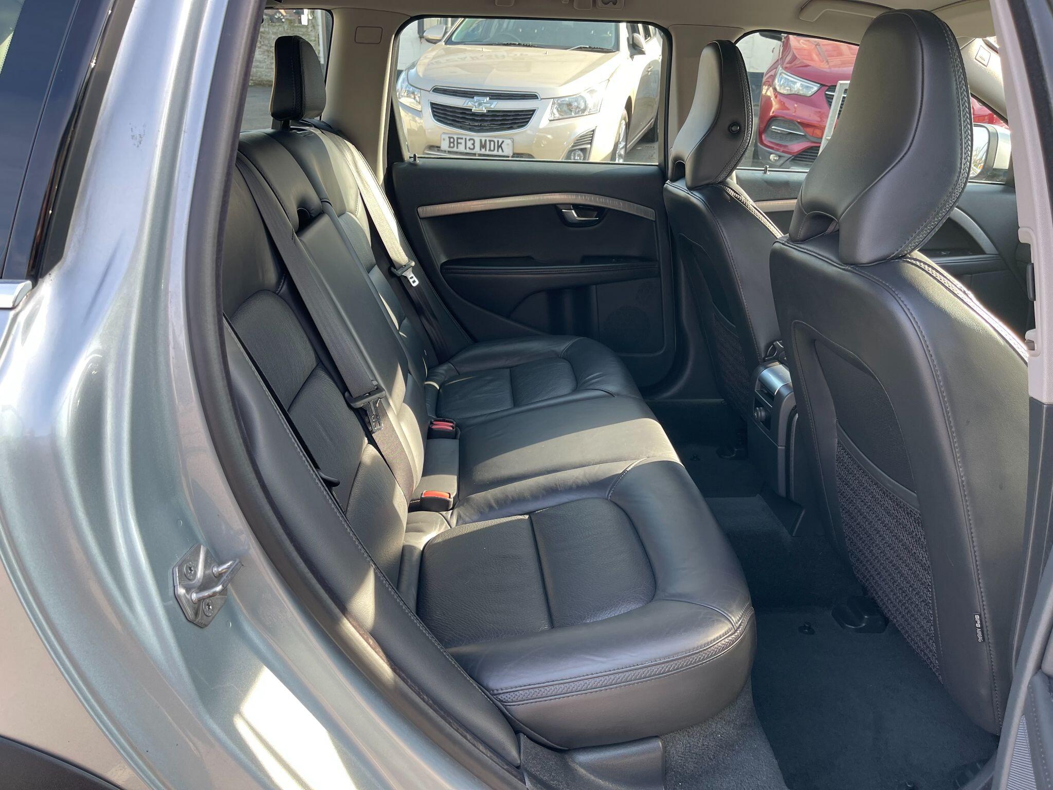 Volvo XC70 view 32