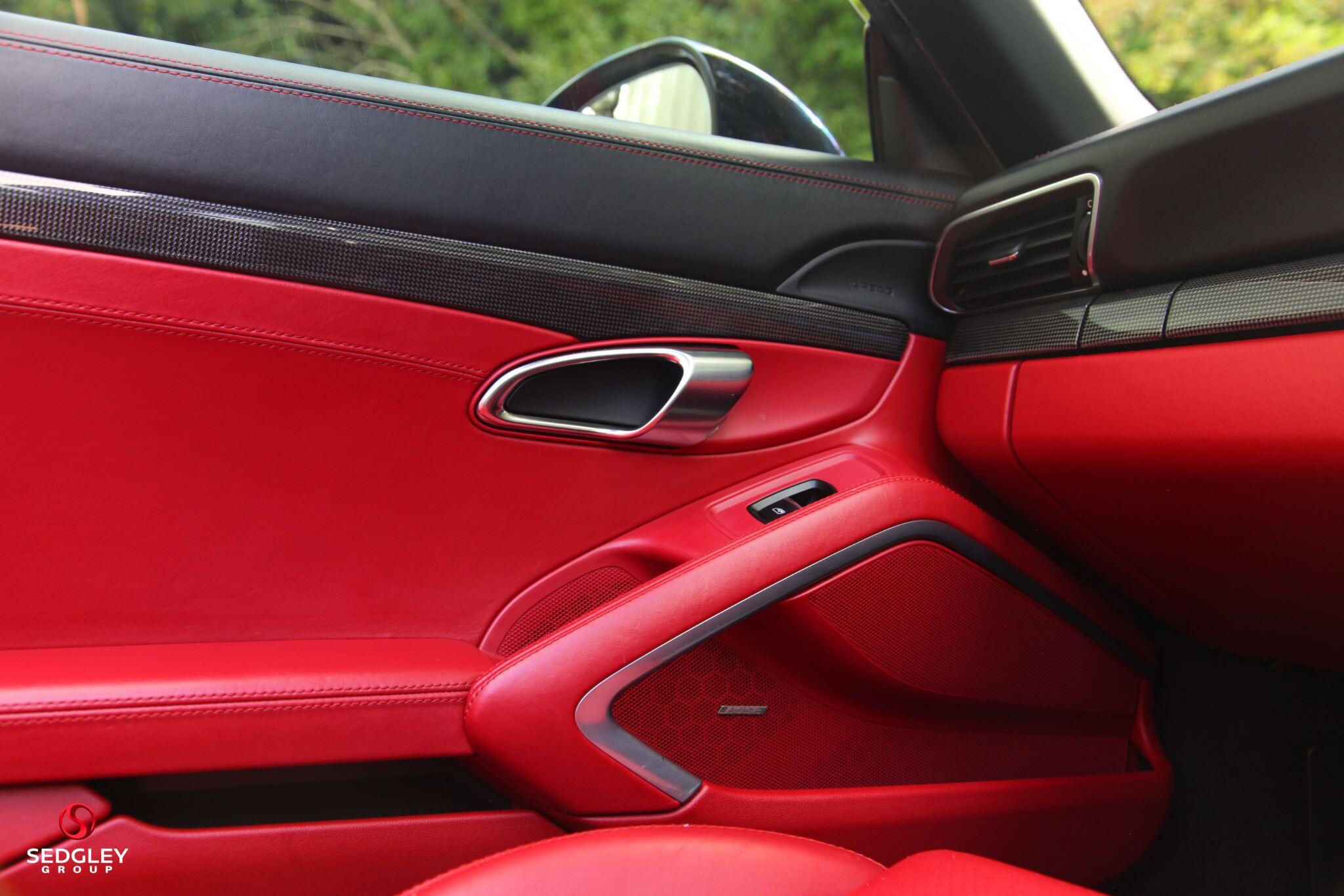 Porsche 911 view 35